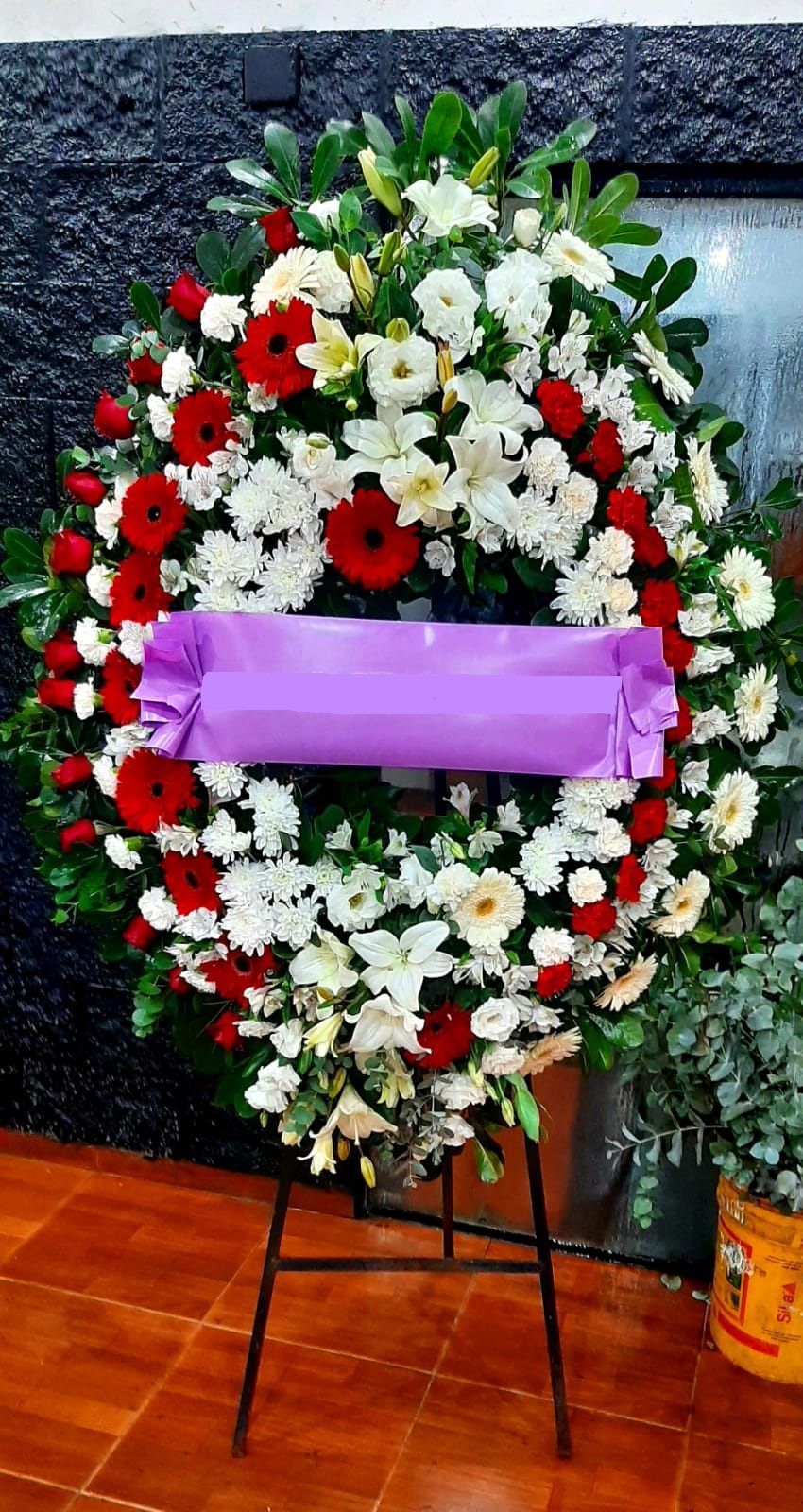 Envio y venta de flores ,rosas, plantas,arreglos florales ,regalos y desayunos a domicilio con delivery gratis en la Ciudad Autonoma de Buenos Aires y con costo de env�o en localidades del Gran Buenos Aires asi como delivery de flores y plantas a trav�s de florerias asociadas en todas las provincias de la Argentina, Buenos Aires, la Pampa, Tucuman, La Rioja, R�o Negro, Entre Rios, Corrientes, Misiones, Neuquen, Chubut, Tierra del Fuego, Santa Cruz, San Luis, Mendoza, Cordoba, Jujuy, Formosa, Santiago del Estero, Salta, Chaco, Catamarca ,San Juan, y ademas realizamos el delivery de flores ,coronas,palmas , plantas y regalos a todas las ciudades de Argentina, Mar del Plata, C�rdoba, Buenos Aires, con cargo en Santa Rosa, La Plata, Bella Vista, Neuquen, Pilar, Paran�, Posadas, Resistencia, Cipolleti y mas de 300 ciudades y localidades en todo el territorio de nuestro pa�s, asi como tambien tenemos la posibilidad de enviar flores a casi todo el mundo en cuestion de horas