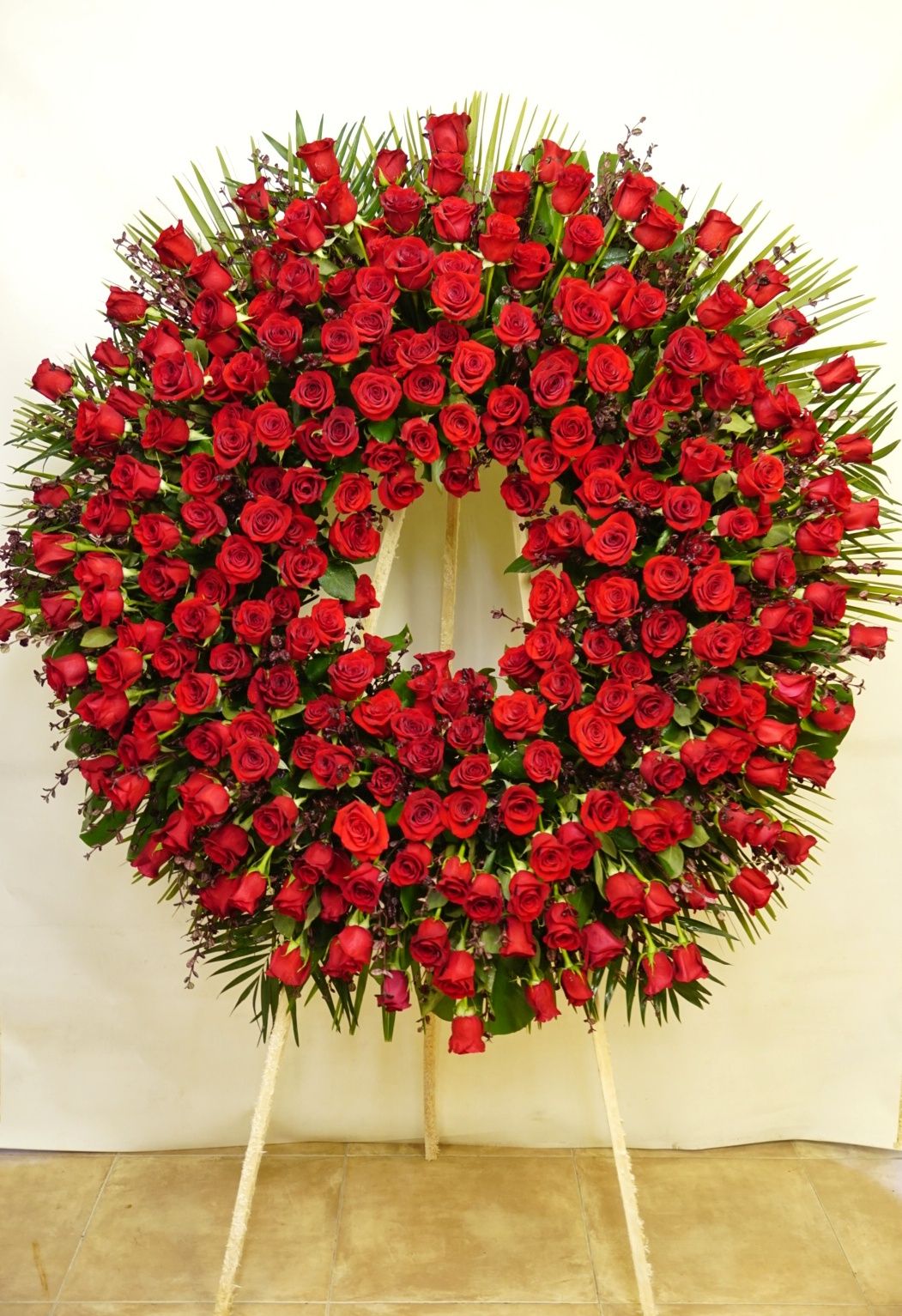 Envio y venta de flores ,rosas, plantas,arreglos florales ,regalos y desayunos a domicilio con delivery gratis en la Ciudad Autonoma de Buenos Aires y con costo de env�o en localidades del Gran Buenos Aires asi como delivery de flores y plantas a trav�s de florerias asociadas en todas las provincias de la Argentina, Buenos Aires, la Pampa, Tucuman, La Rioja, R�o Negro, Entre Rios, Corrientes, Misiones, Neuquen, Chubut, Tierra del Fuego, Santa Cruz, San Luis, Mendoza, Cordoba, Jujuy, Formosa, Santiago del Estero, Salta, Chaco, Catamarca ,San Juan, y ademas realizamos el delivery de flores ,coronas,palmas , plantas y regalos a todas las ciudades de Argentina, Mar del Plata, C�rdoba, Buenos Aires, con cargo en Santa Rosa, La Plata, Bella Vista, Neuquen, Pilar, Paran�, Posadas, Resistencia, Cipolleti y mas de 300 ciudades y localidades en todo el territorio de nuestro pa�s, asi como tambien tenemos la posibilidad de enviar flores a casi todo el mundo en cuestion de horas